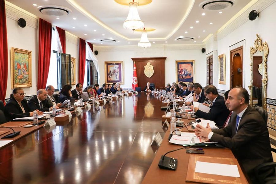  انعقد صباح هذا اليوم بتاريخ 21 ماي 2022 بقصر الحكومة بالقصبة مجلس وزاري تم خلاله متابعة تقدم انجاز محاور البرنامج الوطني للإصلاح الذي يهدف إلى العمل على تحسين الحوكمة والأداء وتفعيل ركائز الخروج من الأزمة الاقتصادية وتحقيق التوازنات الجملية مع تعزيز مقومات تحقيق نمو دامج ومستدام.