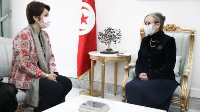 إعادة الاعمار والتنمية بتونس  التقت رئيسة الحكومة السيدة نجلاء بودن رمضان صباح اليوم الثلاثاء 30 نوفمبر 2021 بقصر الحكومة بالقصبة رئيسة مكتب البنك الأوروبي لإعادة الاعمار والتنمية بتونس السيدة نوديرا منصوريفا Nodira Mansurova.