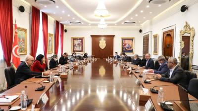 أشرفت رئيسة الحكومة السيدة نجلاء بودن رمضان صباح اليوم الجمعة 04 فيفري 2022 بقصر الحكومة بالقصبة، على جلسة عمل بين الحكومة والمكتب التنفيذي للاتحاد العام التونسي للشغل برئاسة امينه العام السيد نور الدين الطبوبي.