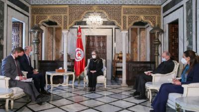 التقت رئيسة الحكومة السيدة نجلاء بودن رمضان اليوم الاثنين 28 مارس 2022 بقصر الحكومة بالقصبة سفير كندا بتونس السيد باتريس كوزينو، وتناول اللقاء سبل الارتقاء بعلاقات التعاون بين تونس وكندا