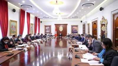 Un conseil des ministres tenu, jeudi matin, au palais du gouvernement à la Kasbah, sous la présidence de la Cheffe du Gouvernement Najla Bouden, a adopté une série de projets de lois et décrets présidentiels à caractère économique.