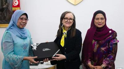 رئيسة الحكومة تلتقي رئيسة منظمةWomen Leadership Foundation