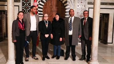  استقبلت رئيسة الحكومة السيدة نجلاء بودن رمضان صباح اليوم السبت 16 أفريل 2022 بقصر الحكومة بالقصبة، وفدا عن المنظمة التونسية للدفاع عن الأشخاص ذوي الاعاقة يتقدمهم رئيسها السيد يسري المزاتي.