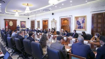  أشرفت الكاتبة العامة للحكومة السيدة سارة رجب، صباح يوم امس الاثنين 25 أفريل 2022 بقصر الحكومة بالقصبة، على مجلس وزاري للنظر في وضعية الشركة التونسية للكهرباء والغاز والشركة التونسية لصناعات التكرير.