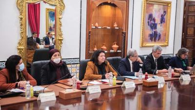  أشرفت الكاتبة العامة للحكومة السيدة سارة رجب، مساء أمس الاثنين 25 أفريل 2022 بقصر الحكومة بالقصبة، على مجلس وزاري خصّص للنظر في وضعية الشركة الوطنية لعجين الحلفاء والورق والمجمع الكيميائي التونسي.