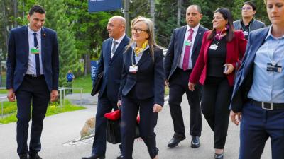  تشارك رئيسة الحكومة السيدة نجلاء بودن رمضان انطلاقا من اليوم الأحد 22 ماي الى غاية يوم الثلاثاء 24 ماي بسويسرا، في اشغال منتدى "دافوس" الاقتصادي العالمي الذي يتواصل الى غاية يوم 26 ماي الجاري.