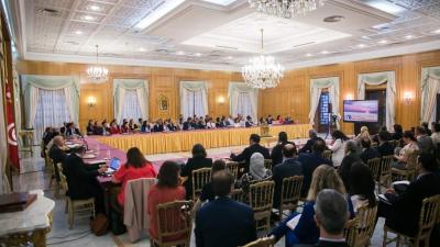  أشرفت رئيسة الحكومة السيدة نجلاء بودن رمضان ظهر اليوم الجمعة 03 جوان 2022، بقصر الضيافة بقرطاج، على اجتماع بحضور اعضاء الحكومة، وعدد من الاطارات العليا للوزارات، خصٌص لاستعراض مدى تقدم انجاز البرنامج الوطني للإصلاحات.