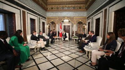 استقبلت رئيسة الحكومة السيدة نجلاء بودن رمضان مساء أمس الاربعاء 08 جوان 2022 بقصر الحكومة بالقصبة، وفدا عن لجنة التعاون الاقتصادي والتنمية في البرلمان الألماني يتقدمهم نائب رئيس اللجنة السيد كريستوف هوفمان Christophe Hoffman بحضور وزير الشؤون الخارجية والهجرة والتونسيين بالخارج السيد عثمان الجرندي وسفير ألمانيا بتونس السيد بيتر بروغل .